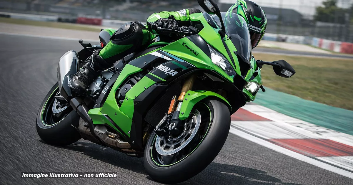 Kawasaki Ninja ZX-10R 2025 durante una sessione in pista nella presentazione del nuovo modello