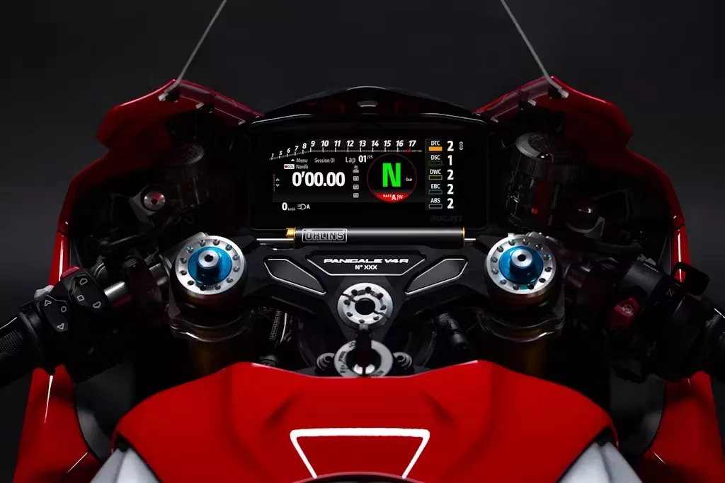 vista frontale della strumentazione della Ducati Panigale V4 R 2026
