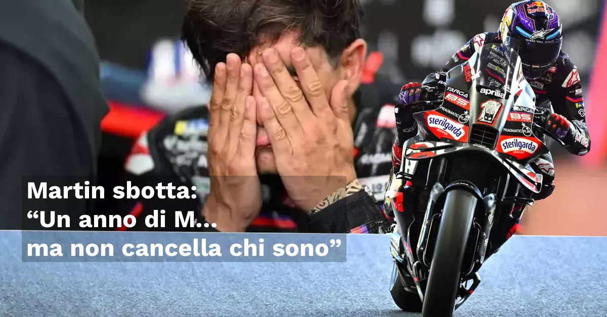Jorge Martin copre il volto per la frustrazione e la sua Aprilia RS-GP in azione: stagione difficile, ma determinazione intatta.